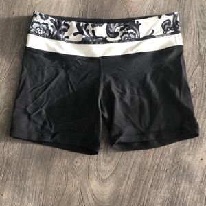 Black waist band print Lululemon shorts